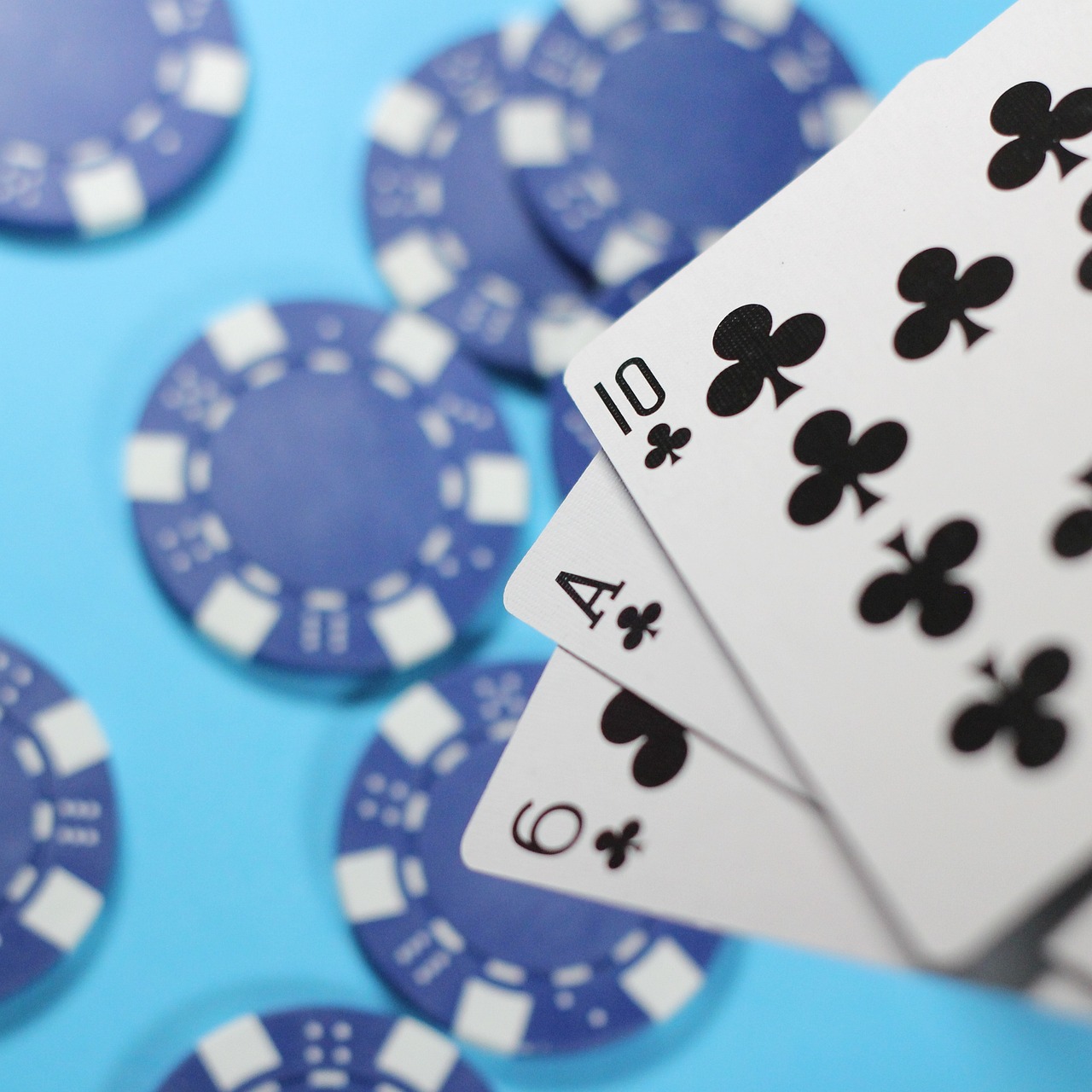 Adjust Postflop Poker Strategy vs Loose Players 2026